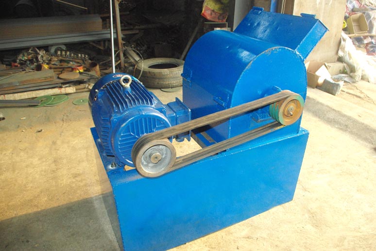 粉餅機，碎餅機，大餅打碎機，花生茶籽大豆餅粉碎機